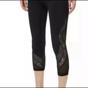 Lululemon Black wunder under lace crop pants